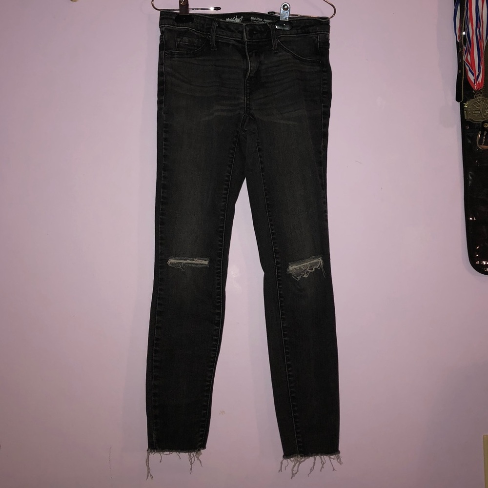 black ripped at the knee mid rise jeggings
